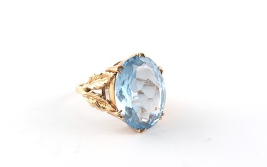 Property of a lady - a 9ct yellow gold synthetic blue spinel...