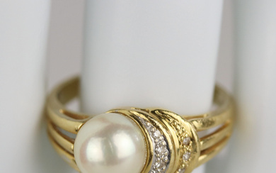 RING with pearl and 9 mini diamonds 0,06 ct, gold 18k, stamped 750.