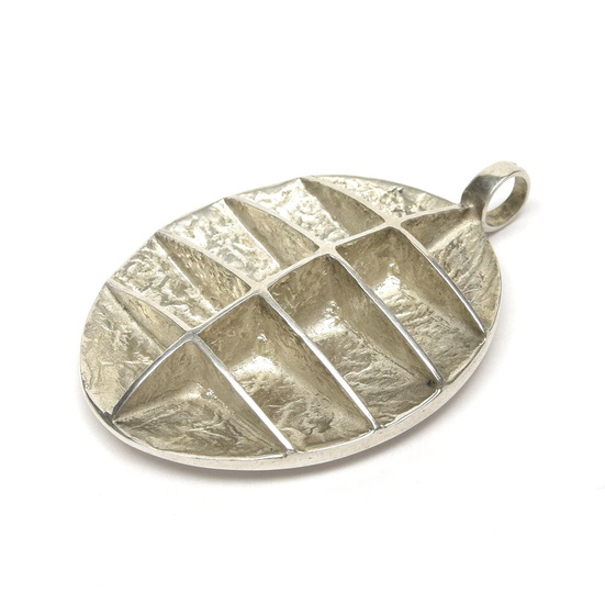 Silver pendant "honeycomb", design & execution by Jan Koldeweij, Helvoirt...