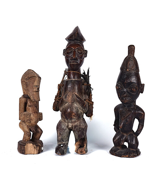 THREE CARVED WOOD MALE FIGURES, DEMOCRATIC REPUBLIC OF CONGO (3)