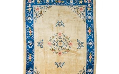 Teppich. CHINA, 20. Jh., 350x250 cm.