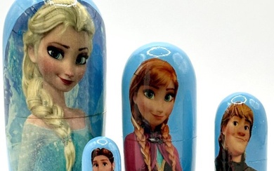 Walt Disney Studios FROZEN Russian Matryoshka Nesting Dolls