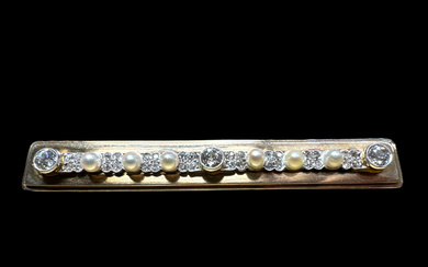 Yellow gold pin with pearls and diamonds (antique).