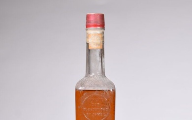 1 bouteille (50 cl), Rhum des Plantations Saint-James. 47°. Niveau légèrement bas (7,5 centimètres). Étiquette...