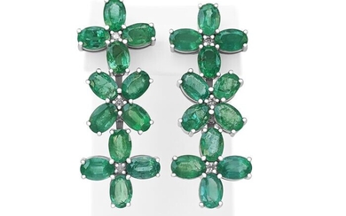 12.86 Carat Emerald and 0.12 Ct Diamonds - 14 kt. White gold - Earrings