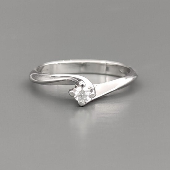 18 kt white gold ring with diamond 0.10 ct