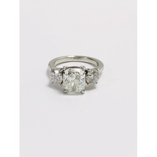 18ct diamond three stone ring,centre diamond 3.01ct cushion ...