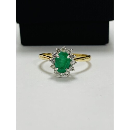 18ct gold Emerald and diamond cluster ring,7*5mm emerald nat...