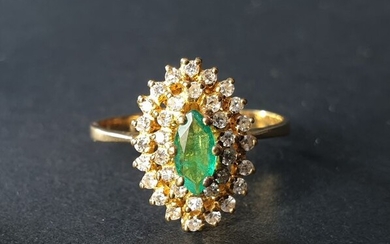 19,2 kt. Gold - Ring - 0.24 ct Emerald - Diamonds
