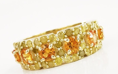 2.22 ct orange sapphire & 1.16 ct fancy vivid yellow diamonds 7 stone designer ring - 14 kt. Yellow gold - Ring Sapphire - Diamonds, AIG Certified No Reserve