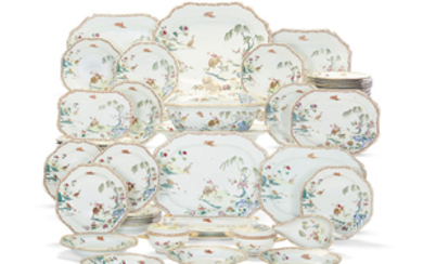 A FAMILLE ROSE AND GILT DINNER SERVICE, QIANLONG PERIOD, CIRCA 1745-50