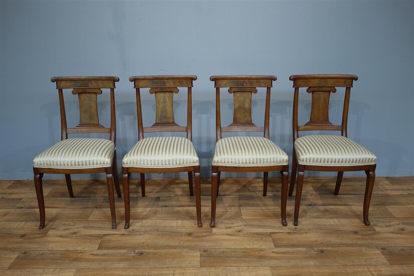 (-), 4 mahonie empire stoelen met zijden bekleding,...
