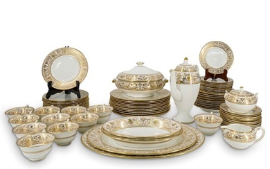(79 Pc) Wedgwood Porcelain "Gold Florentine" Dinnerware Set