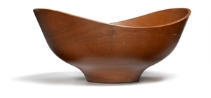 884/993: Finn Juhl: Large bowl of solid teak. Stamped Kay Bojesen Denmark, Copyright Finn Juhl Design. L. 37,3 cm.