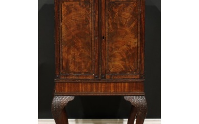 A 19th century Irish mahogany connoisseur’s enclosed collect...