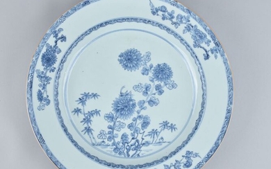 A CHINESE BLUE AND WHITE CHRYSANTHEMUM CHARGER - Porcelain - China - Yongzheng (1723-1735)