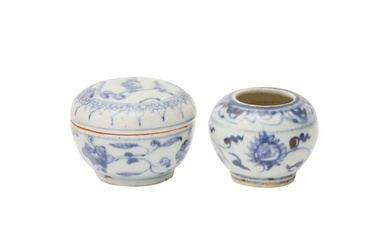 A CHINESE BLUE AND WHITE WATER POT AND A BOX AND COVER 明 青花水盂及蓋盒一組兩件