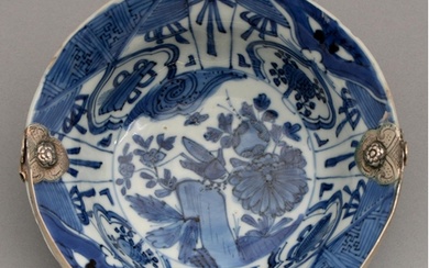 A Chinese Kraak porcelain bowl, klapmuts, c1610, painted wit...