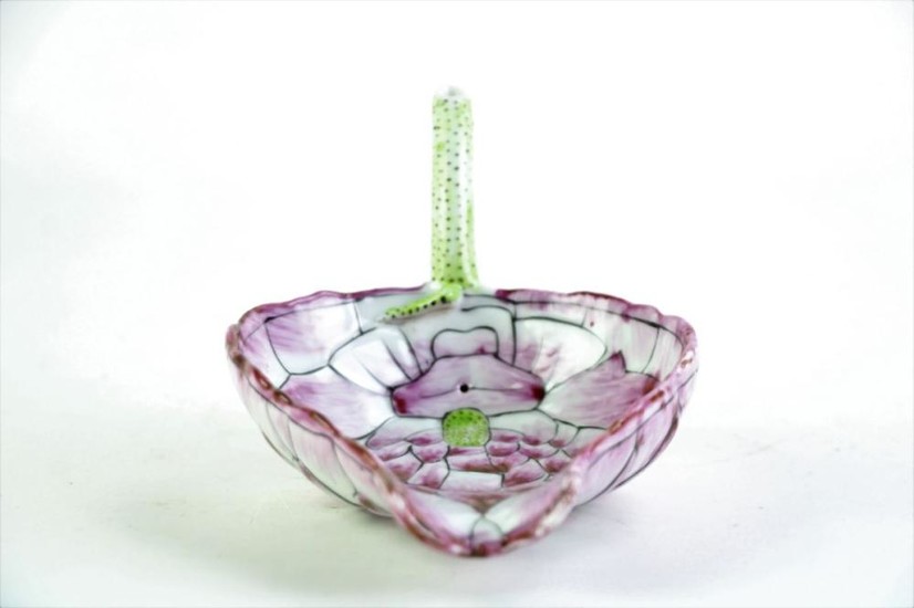A Chinese Lilly Themed Drinking Cup (W 16cm)