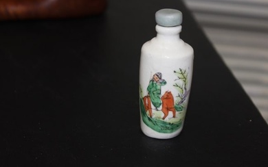 A Chinese Vintage Porcelain Snuff Bottle
