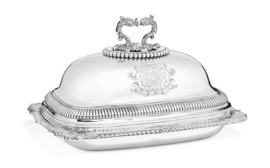 SOLD. A George III sterling silver entrée dish and cover. Maker Paul Storr, London 1807. Weight 2400 g. L. 33.5 cm. – Bruun Rasmussen Auctioneers of Fine Art