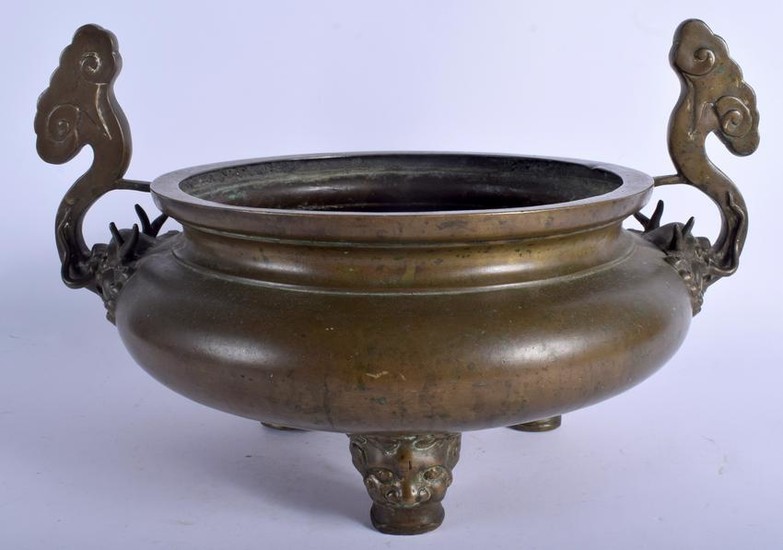 A LARGE 19TH CENTURY CHINESE TWIN HANDLED BRONZE CENSER