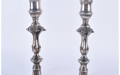 A PAIR OF GEORGE III OLD SHEFFIELD PLATED CANDLESTICKS. 1134...