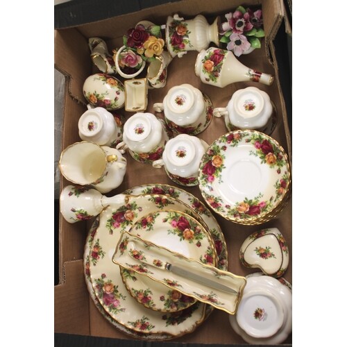 A Royal Albert Old Country Roses 20pc tea set: (1st in quali...