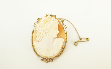 A SHELL CAMEO AND 9ct GOLD BROOCH