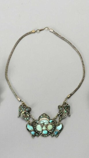 A SILVER-PLATED METAL AND TURQUOISE NECKLACE