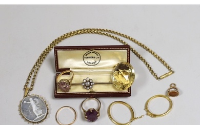 A collection of gold and other jewellery to include small ye...
