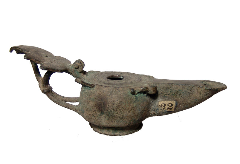 A large Roman Republican bronze oil lamp