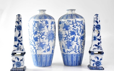 A pair of 20th century Chinese blue and white vases...