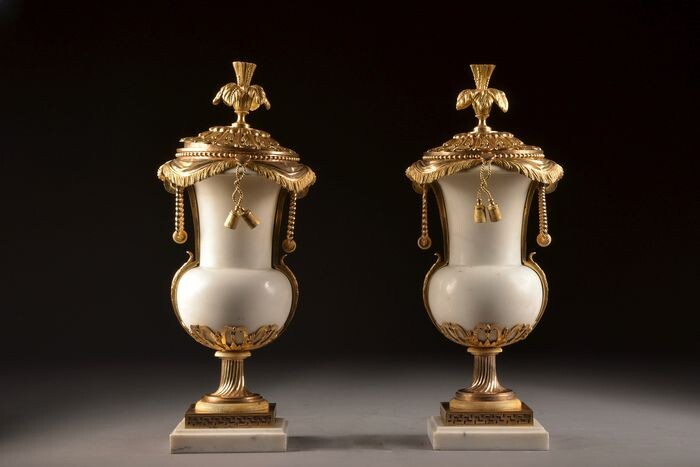 A pair of Potpourri Vases with pierced covers (46 cm) (2) - Louis XVI - Bronze, Marble, Ormolu - Circa 1800