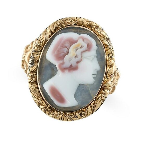 AN ANTIQUE CAMEO DRESS RING in 15ct yellow gold, the
