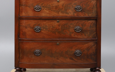 AN EARLY VICTORIAN MAHOGANY BREAK-BOWFRONTED CHEST.