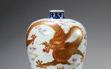 AN IRON-RED AND GILT-DECORATED FAMILLE ROSE ‘DRAGON' MEIPING