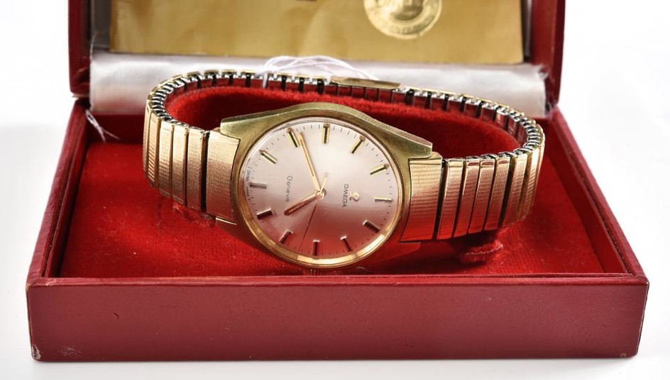 AN OMEGA GENÈVE WRISTWATCH, BOXED WITH ORIGINAL PAPERS AND ADDITIONAL LINKS