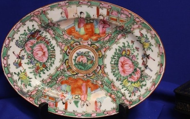 An Vintage Chinese Rose Medallion Oval Plate