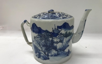 An early 19th century Chinese tea pot.