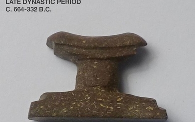 Ancient Egyptian Hematite - Amulet of a headrest - 2.6 x 1.8 cm.