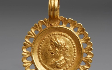 Ancient Roman Gold Pendant with pseudo aureus. ca. 160-190 AD. 3.5 cm H. Spanish Export License.