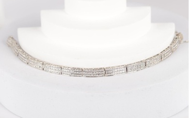 BRACELET TENNIS EN OR BLANC ET DIAMANTS 3.7 ct. de diamants. 20 cm. de long