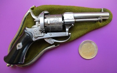 Belgium - Ca. 1850 - Makers Marks: JM and CM - Small and Engraved Ladies Model with Matching Purse - Double action (DA) - Pinfire (Lefaucheux) - Revolver - 5mm Cal
