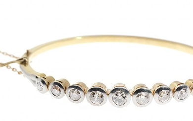 Bracelet ancien en or jaune et platine orné de neuf diamants taillés en roche d'un...