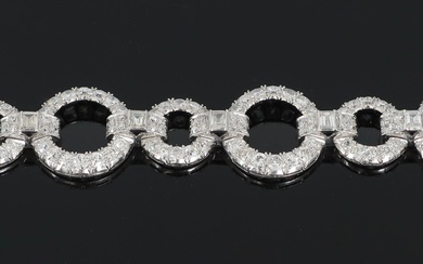 Bracelet souple de style Art déco en platine à motifs circulaires sertis de diamants de...