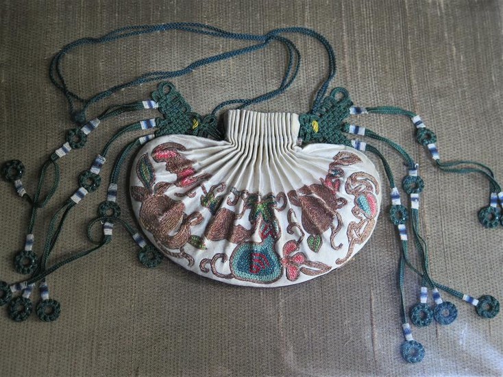 CHINESE EMBROIDERED SILK PURSE