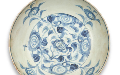 CHINESE EXPORT BLUE AND WHITE PORCELAIN DISH