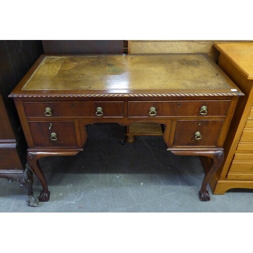 CHIPPENDALE STYLE CARVED MAHOGANY KNEEHOLE DESK WITH INLET L...