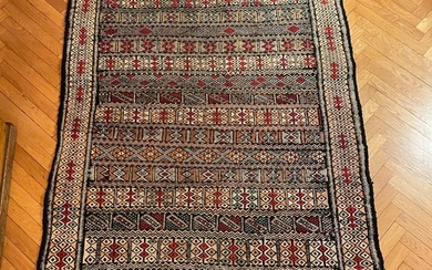 Carpet - 175 cm - 103 cm